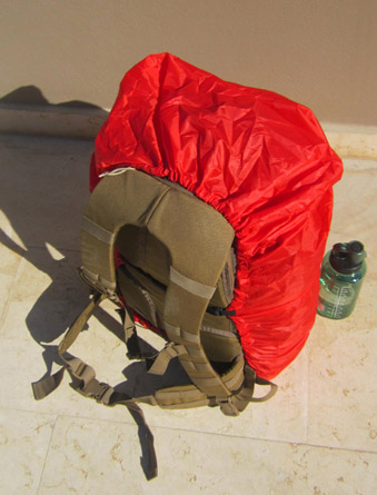 Подсумок М972 с маскировочными чехлами, комплект - Защитный чехол надет на ранец М1204 - чехол красного цвета